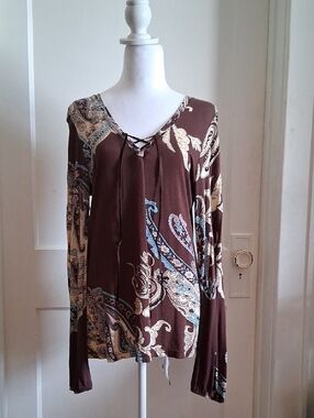 VENUS Brown Paisley Lace-Up Long Sleeve Top with Blue Accents